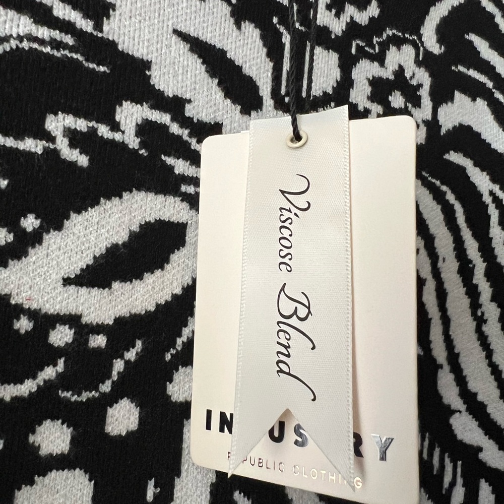 NWT Black and White Floral Sweater - Picture 3 of 4